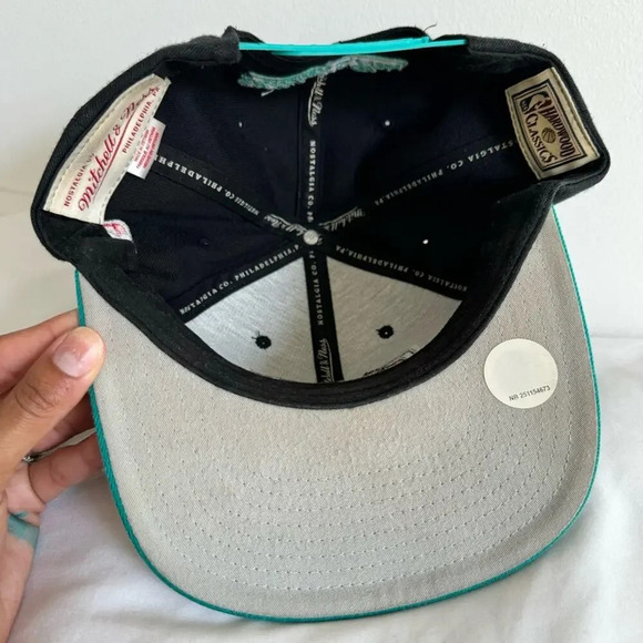 Vintage Vancouver Grizzlies NBA Basketball Logo 7 Adjustable Black/ Blue Hat Cap - Picture 12 of 12